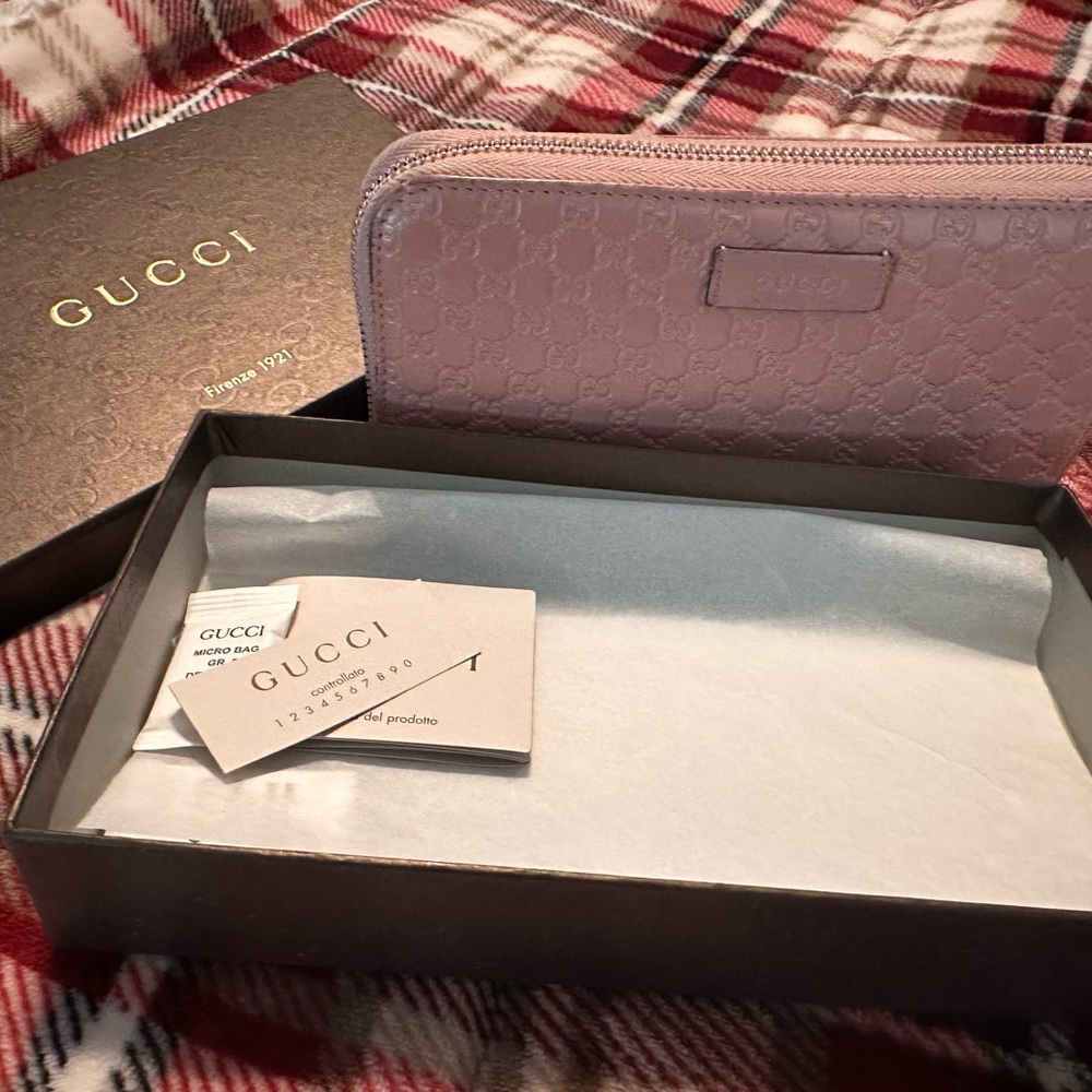 Pre loved Authentic Gucci leather wallet